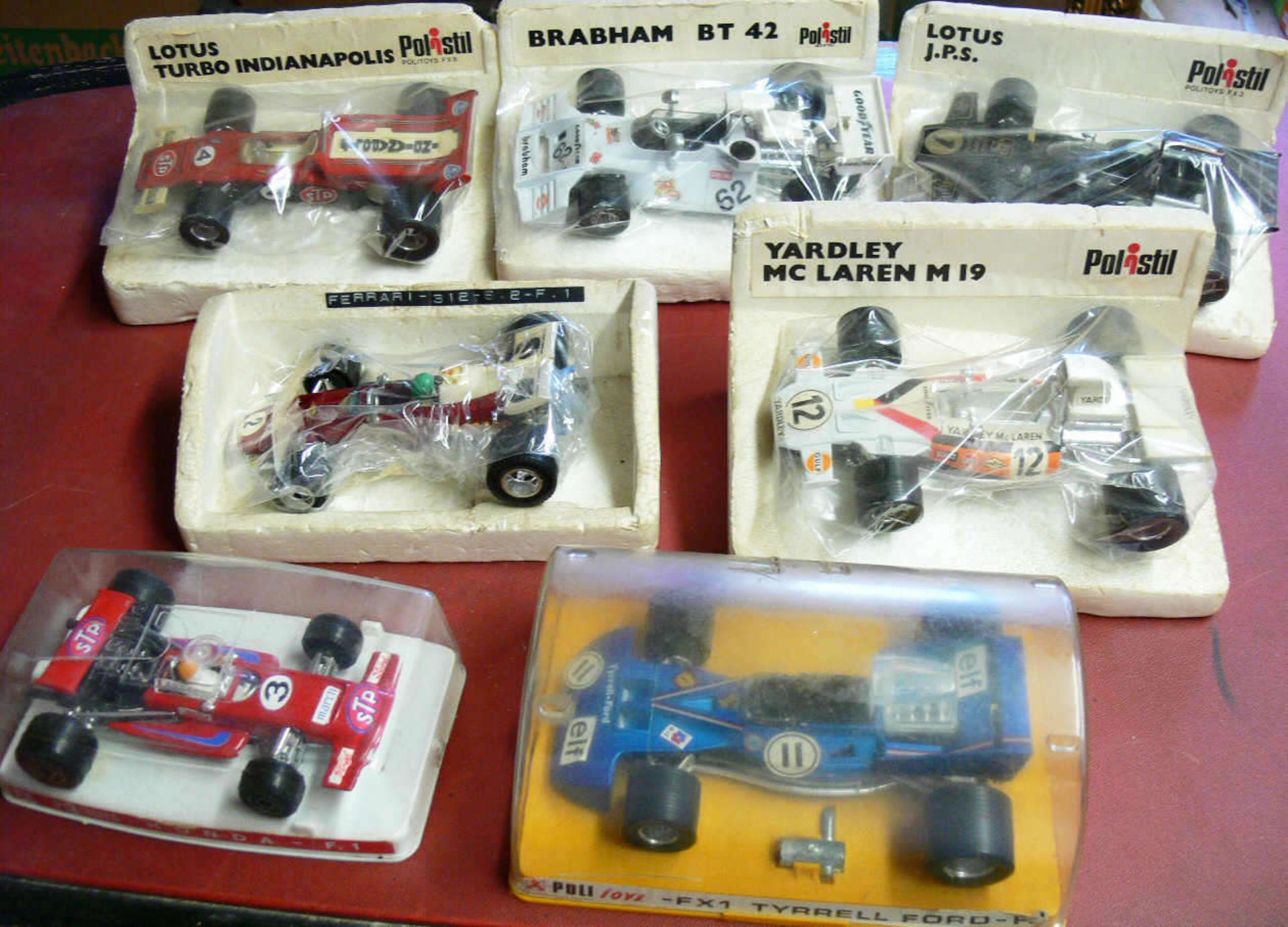 Konvolut Polistil Formel 1 - Renner. Dabei Lotus Turbo, Brabham BT 42, Lotus John Player Special, Mc