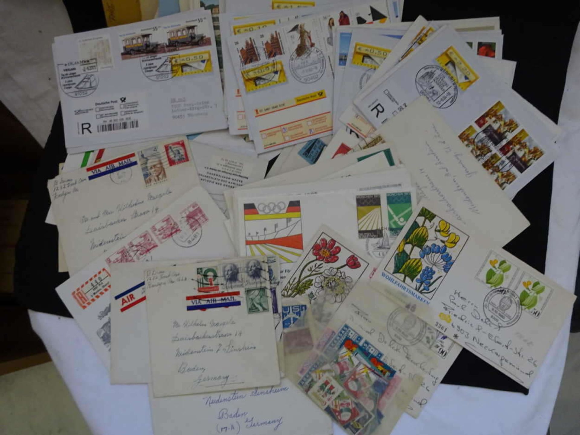 Schönes Lot FDCs und Briefe, meist BRD aber auch einiges Ausland. Sehr hoher Michelwert. Unbedingt - Bild 2 aus 2