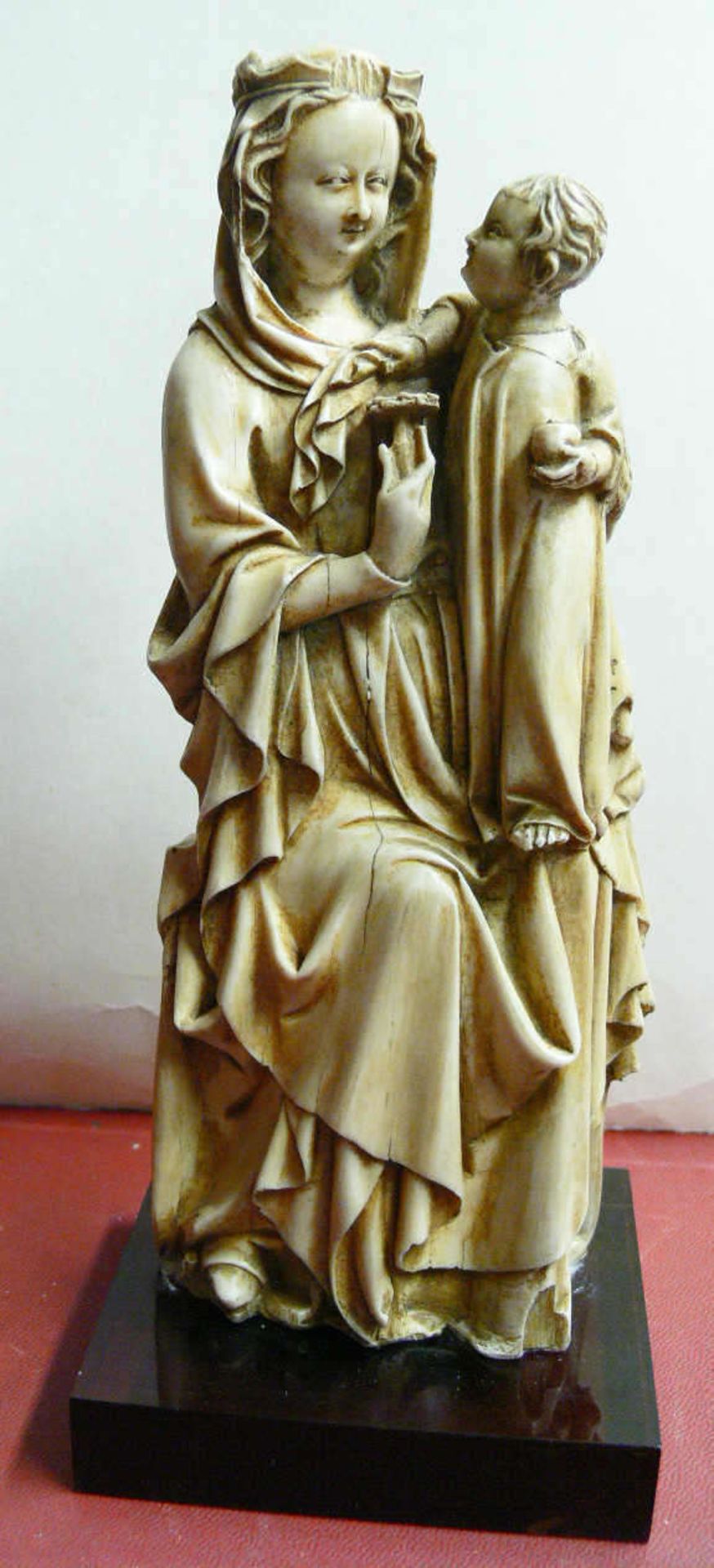 Skulptur Maria mit Jesus. Nach einem Original im Louvre. Kunststoff. Höhe ca. 23 cm. Sculpture Maria