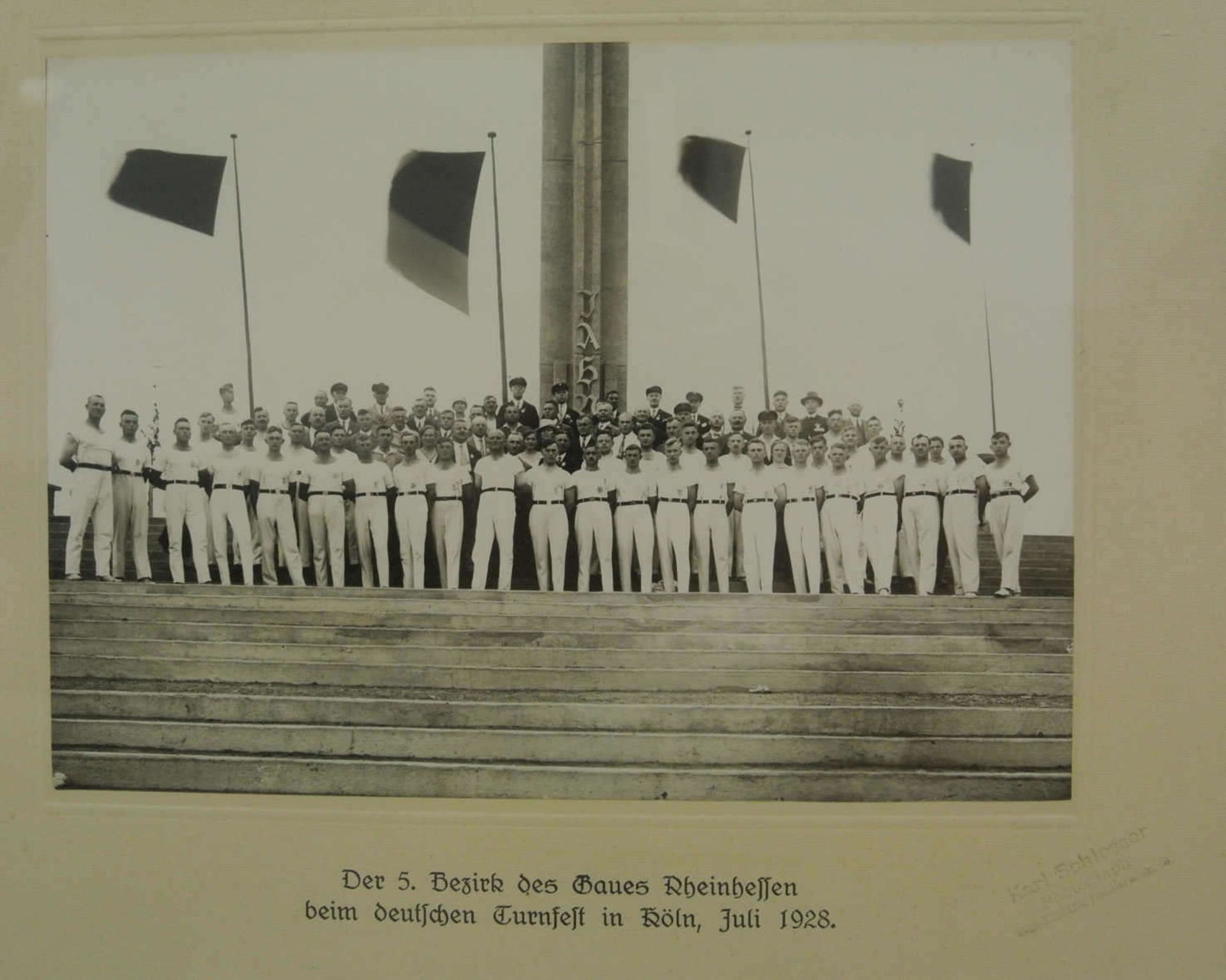 1 Fotographie "Der 5. Bezirk des Gaues Rheinhessen beim deutschen Turnfest in Köln Juli 1928", 1 - Image 2 of 3