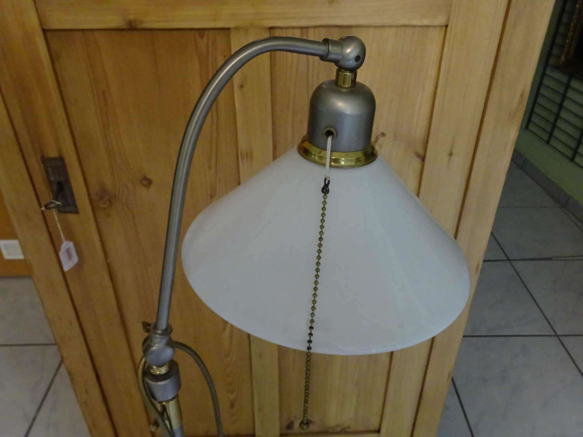 Stehlampe, Höhe ca. 118 cm, recht guter Zustand.Floor lamp, height about 118 cm, good condition. - Image 2 of 3