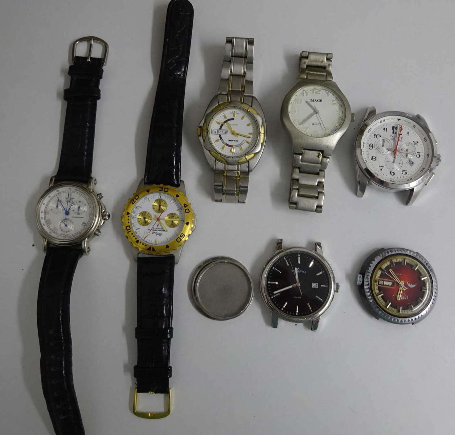 schönes Konvolut Herrenarmbanduhren, dabei Chronos, große Uhren, etc. Meist Quartz, aber auch