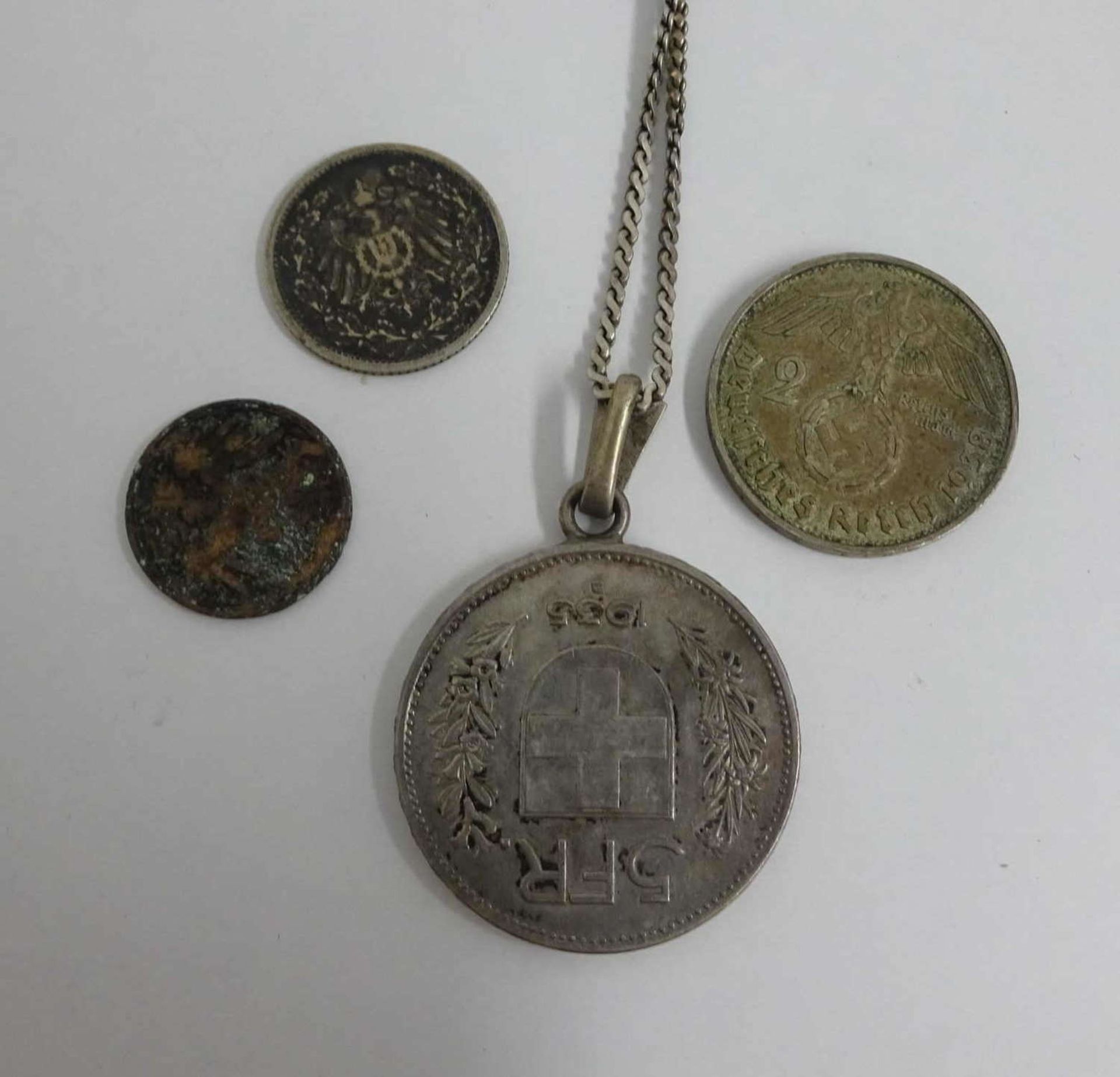 kleines Lot Münzen, dabei 3x Silber, 2 Reichsmark 1938, 1 halbe Mark 1906 sowie 5 Franken 1935, b - Bild 2 aus 2