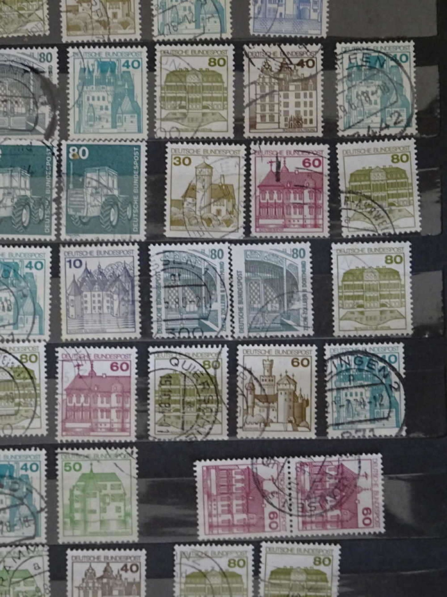 Konvolut Briefmarken und Postkarten in großem Karton. Bitte besichtigenMixed lot of stamps and - Image 4 of 4