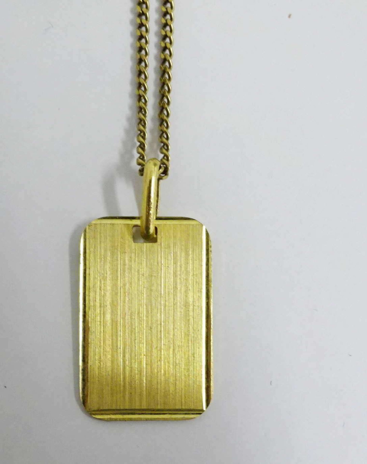 Kette, 333er Gelbgold, Länge ca. 72 cm, sowie 1 ungravierter Namensanhänger, 333er Gelbgold. Gewicht - Bild 2 aus 2