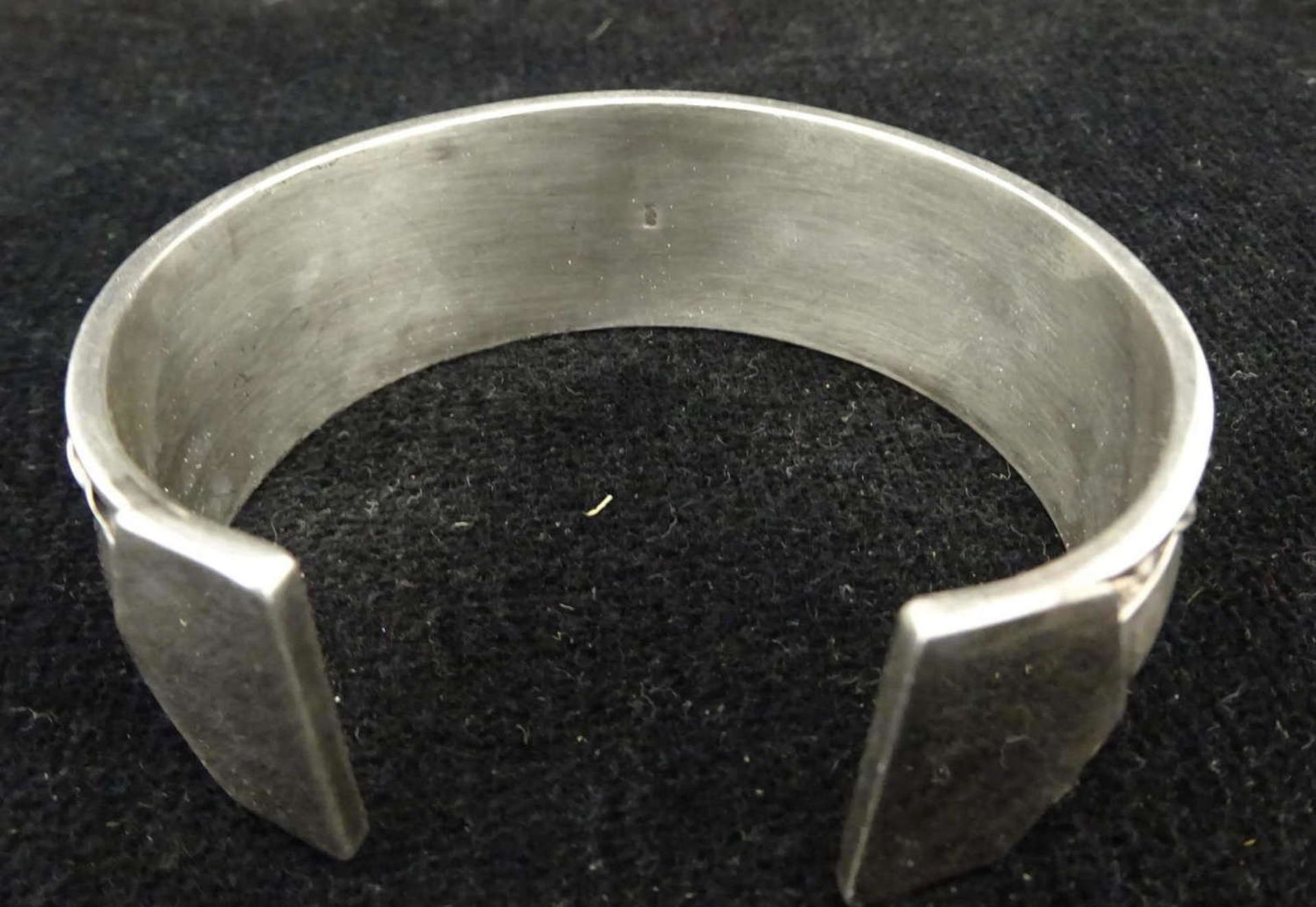 Armspange, 925er Silber. Offene Schiene. Gewicht ca. 38 grBangle, 925 silver. Open rail. Weight - Bild 2 aus 2