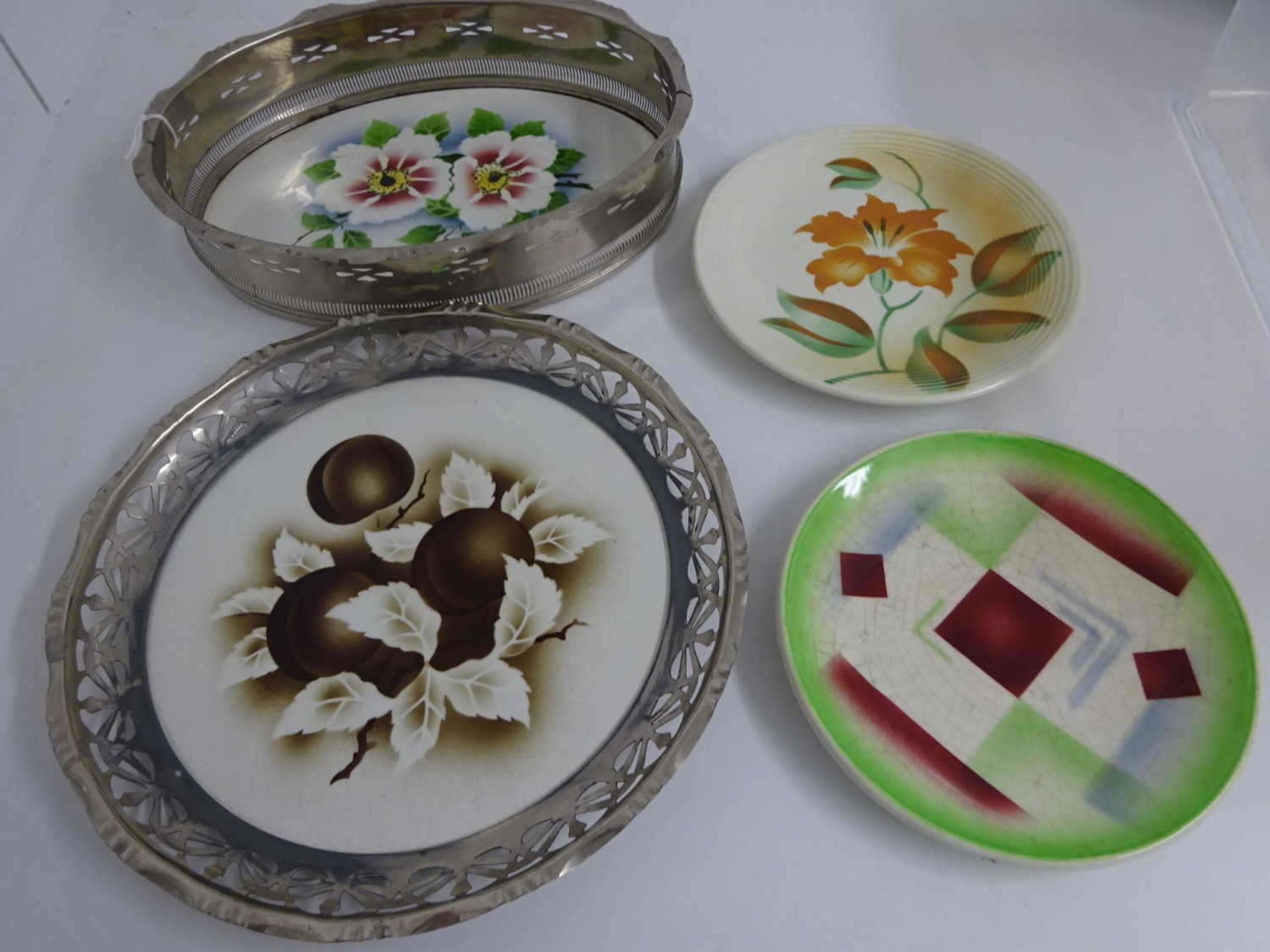 4 Teile Grünstadter Keramik, dabei 2 Dessertteller, durchmesser ca. 18 cm, sowie 2 Schalen mit