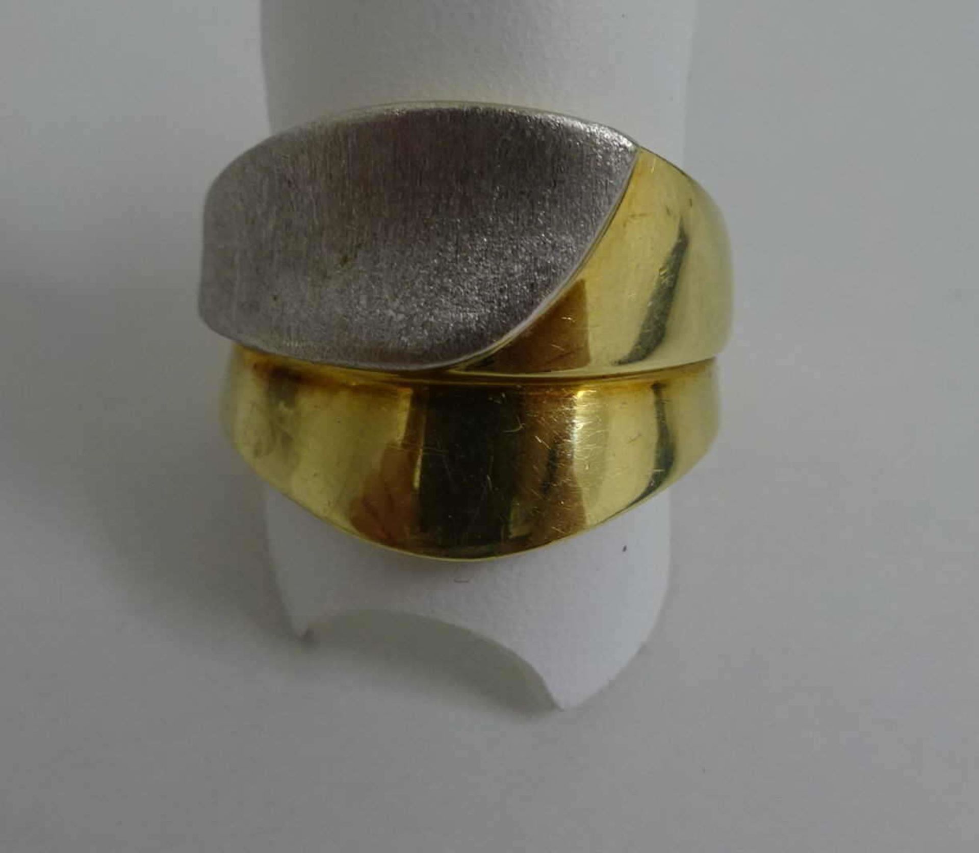 Damenring, 585er Gelb- und Weißgold, Ringgröße 58. Gewicht ca. 12,4 gr.Ladies ring, 585er yellow and