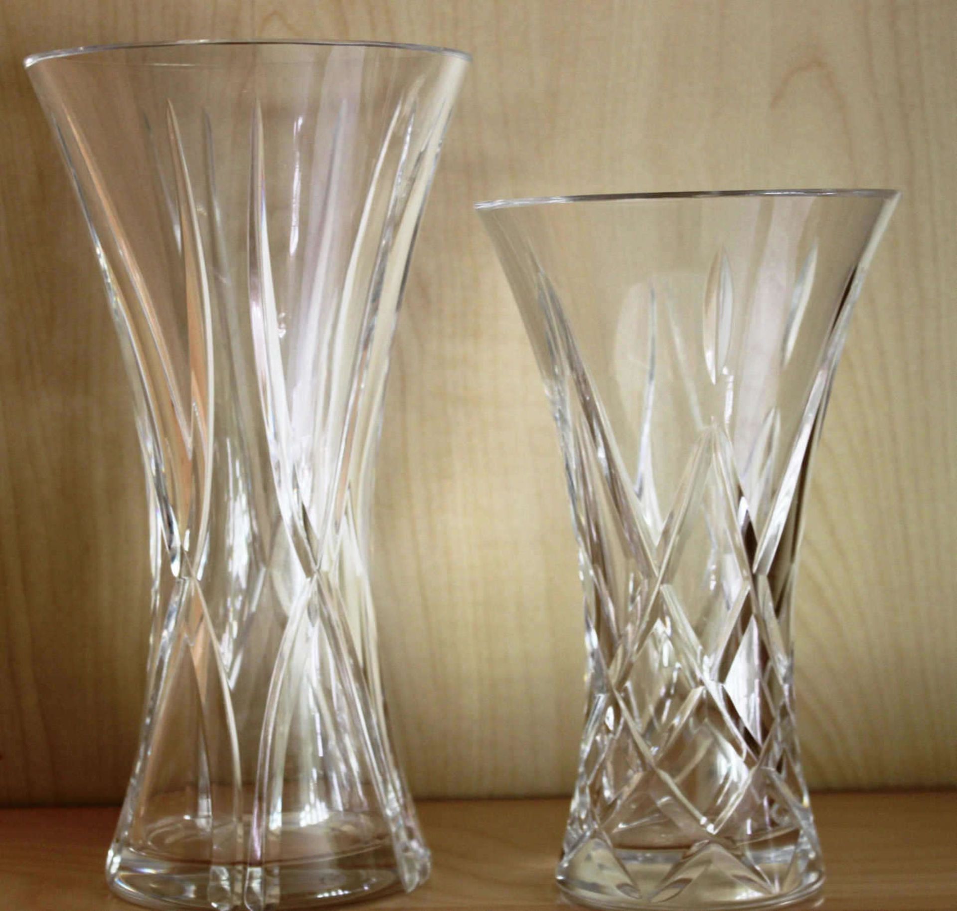 2 Kristallglasvasen, 1x Höhe ca. 20 cm, 1x Höhe ca. 23,5 cm. Guter Zustand.2 crystal glass vases, 1x