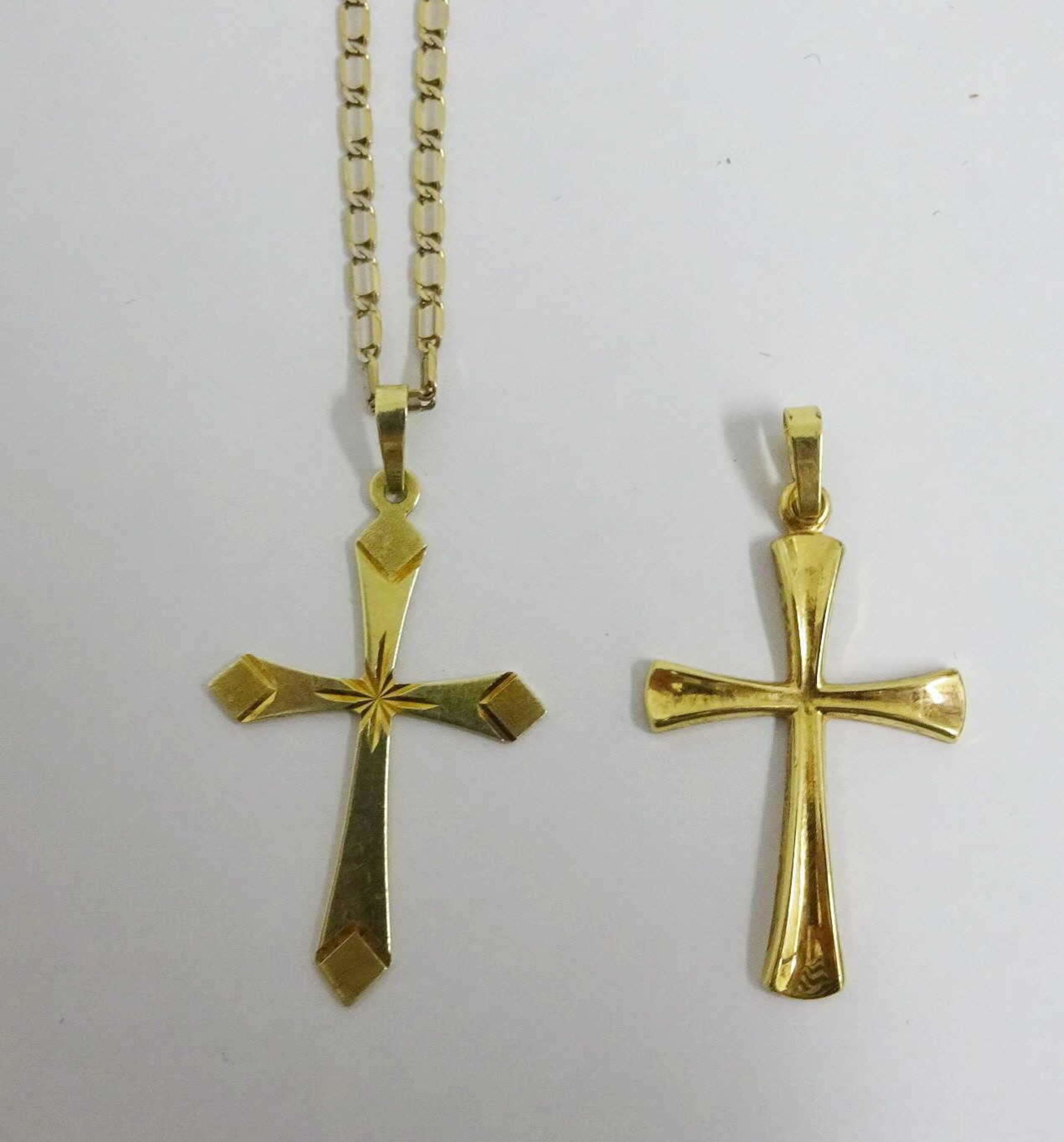 Kette mit Anhänger "Kreuz", sowie 1 Anhänger "Kreuz". Alle Teile 585er Gelbgold, gepunzt. - Bild 2 aus 2