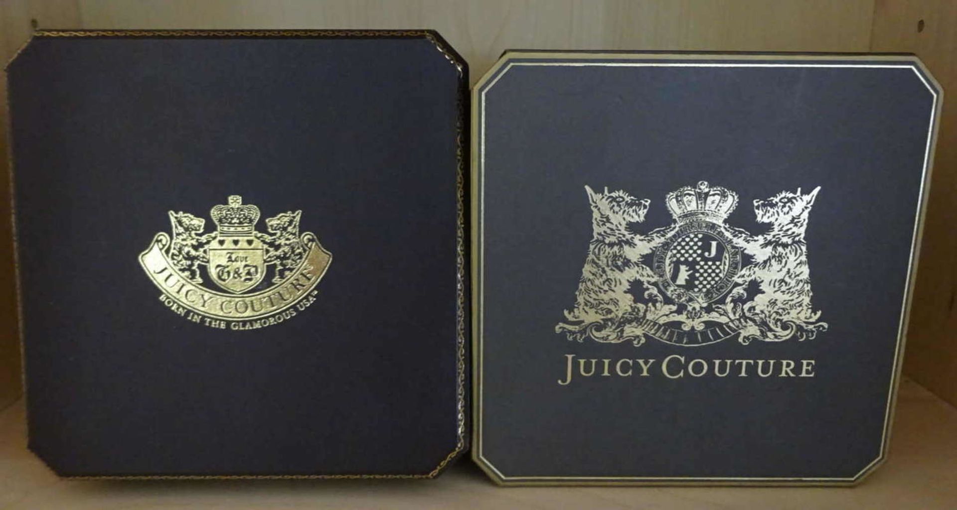 2 Ketten von "Juicy Couture" mit diversen Anhängern und Strass Applikationen. in Original - Bild 2 aus 2
