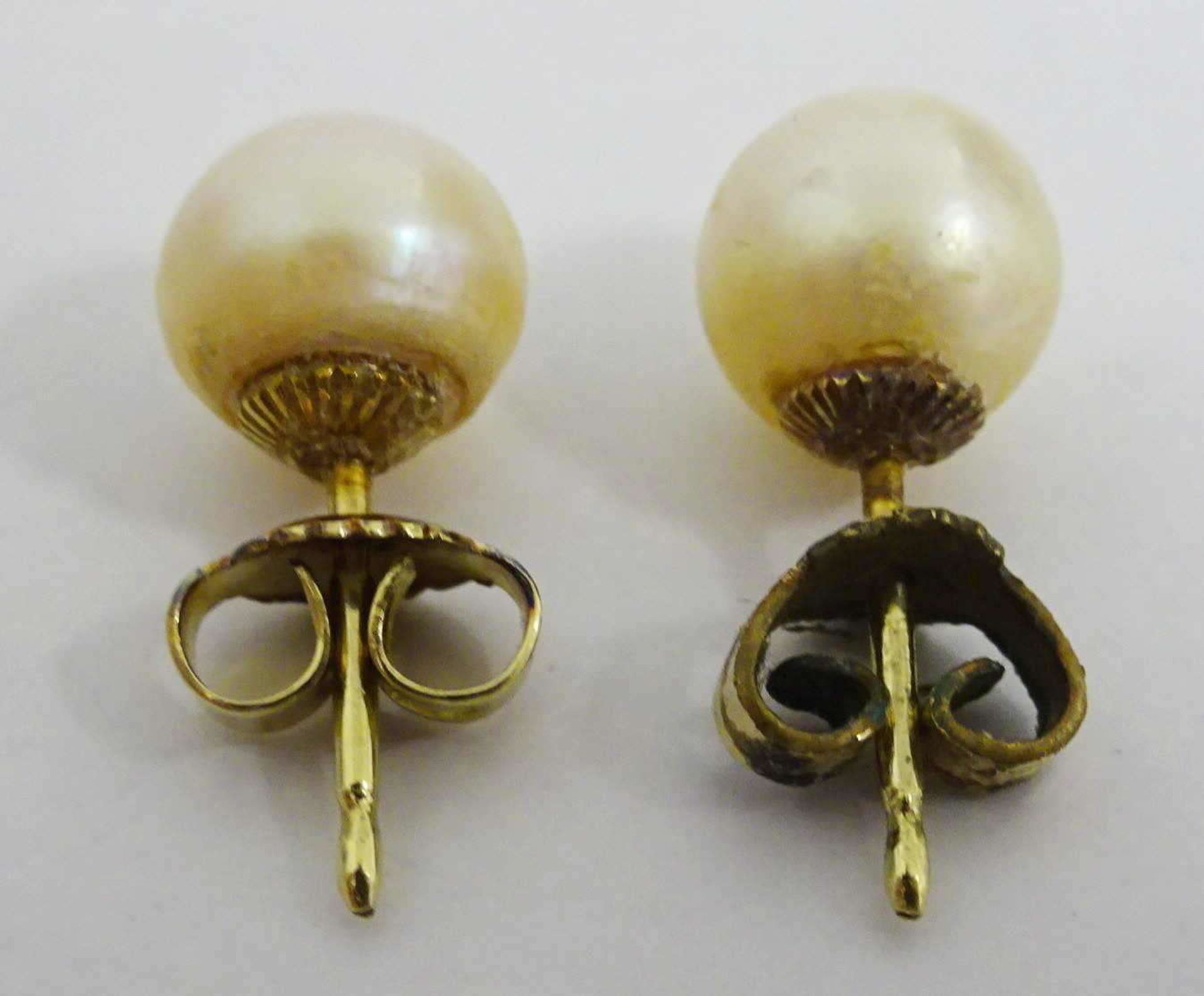 1 Paar Perlohrringe in 585er Gelbgold Fassung.1 pair of pearl earrings in 585 yellow gold setting. - Bild 2 aus 2