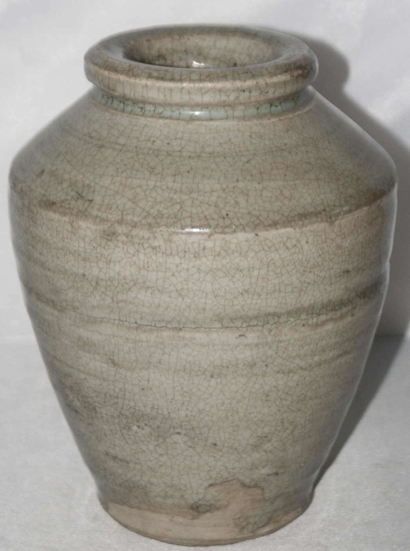 Southern Song Dynastie, 1127-1279. China Stone Vase in sehr guter Erhaltung, aus alter Sammlung. - Image 2 of 4