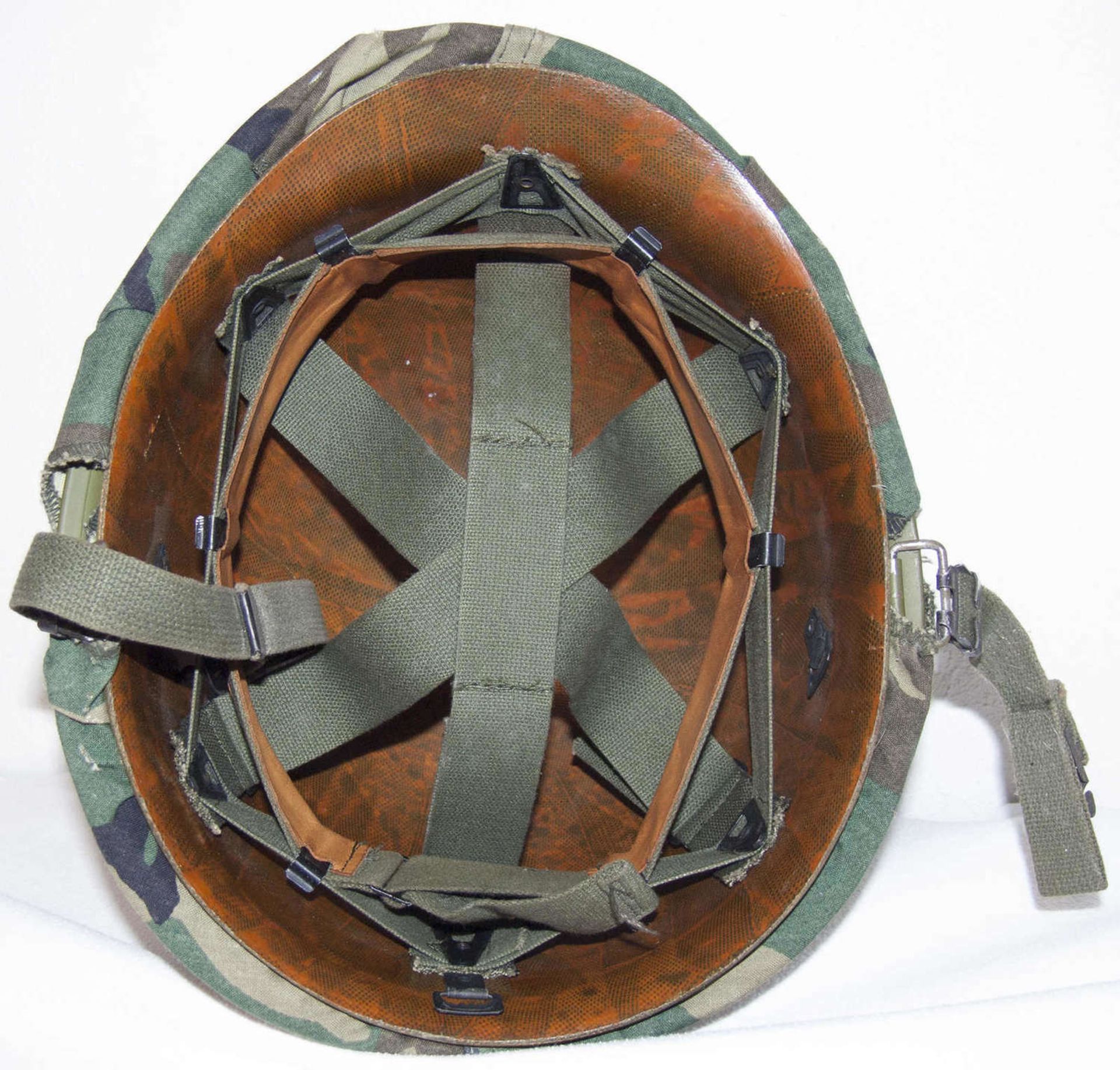 US Stahlhelm mit Tarnstoff überzogen, Bitte besichtigen.US steel helmet covered with camouflage - Image 2 of 2