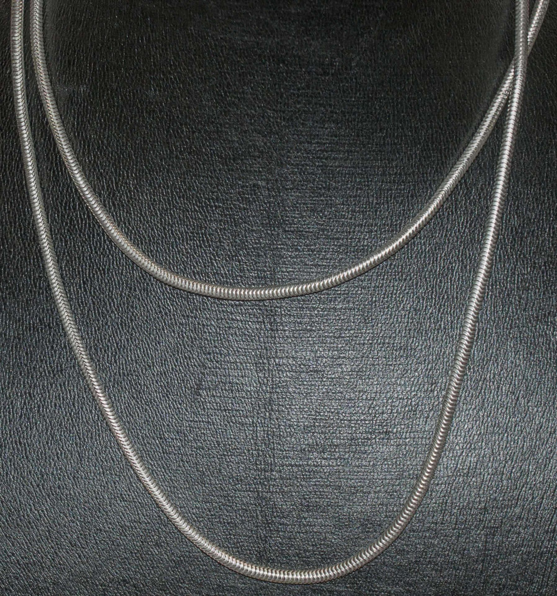 Kette, 835er Silber, Länge ca. 96cm. Gewicht ca. 35,6g.Necklace, 835 silver, length approx 96cm.