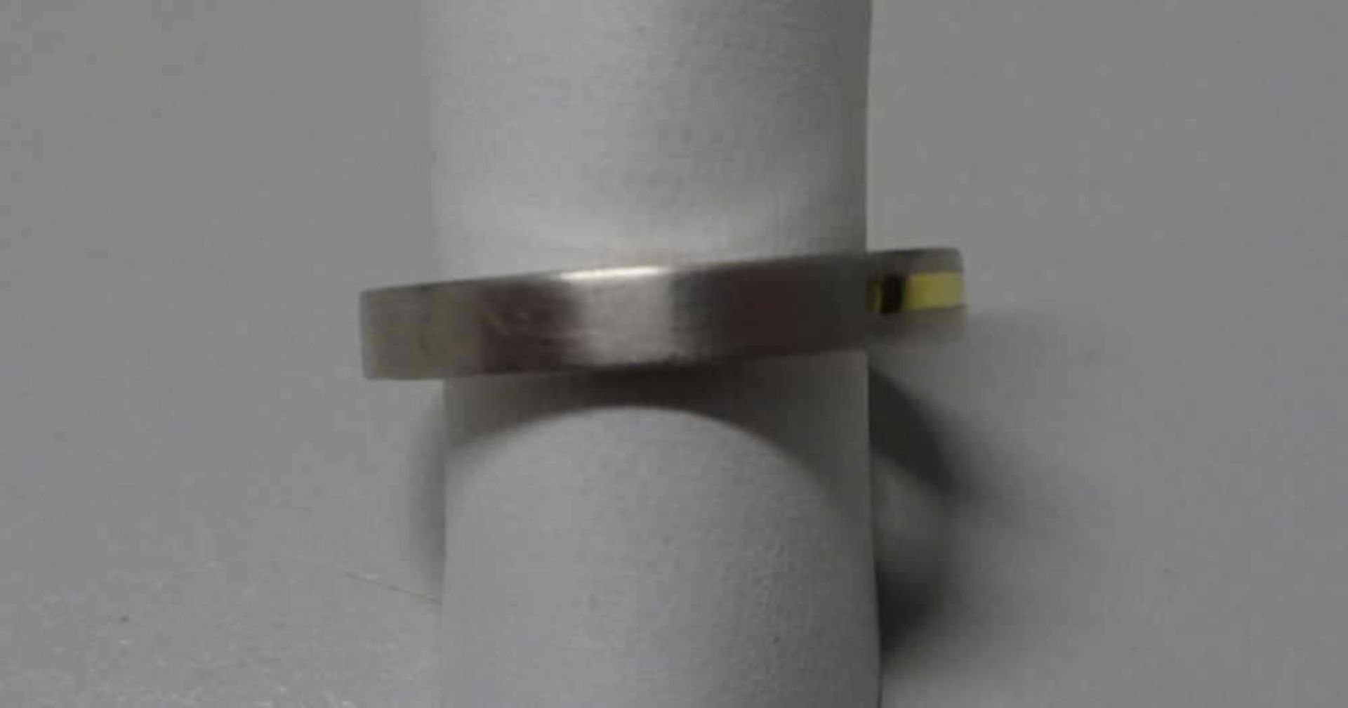 Damenring, 375er Weißgold, besetzt mit 7 kleinen Brillianten. Ringgröße 56. Gewicht ca. 3,4gLadies