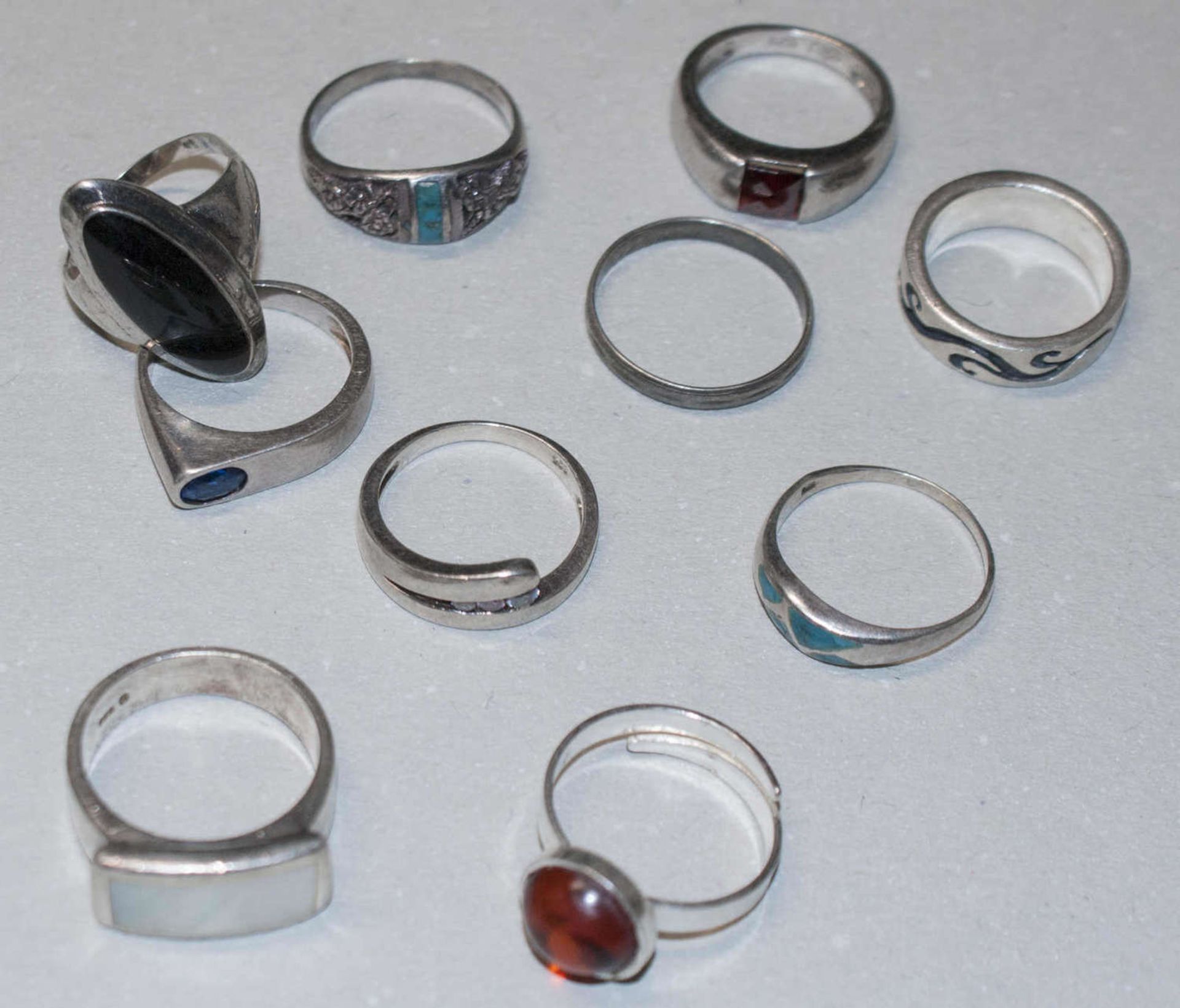 Lot Silberringe, insgesamt 10 Stück. Verschiedene Modelle. Gewicht ca. 38,2 grLot of silver rings, a