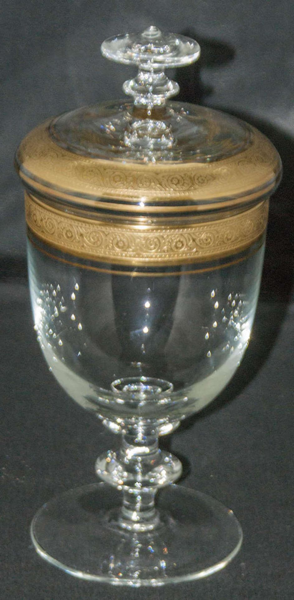 Theresienthal Conconde Mintonborde, Gläser Set mit Goldrelief. 1 Bonboniere mit Deckel. Sehr guter
