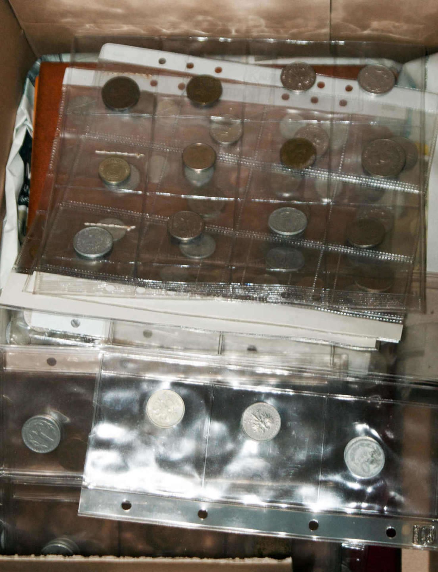 schöner Münznachlass in etlichen Münzalben, sowie zahlreiche Münzblätter.Dabei sehr viele Münzen aus - Bild 3 aus 3