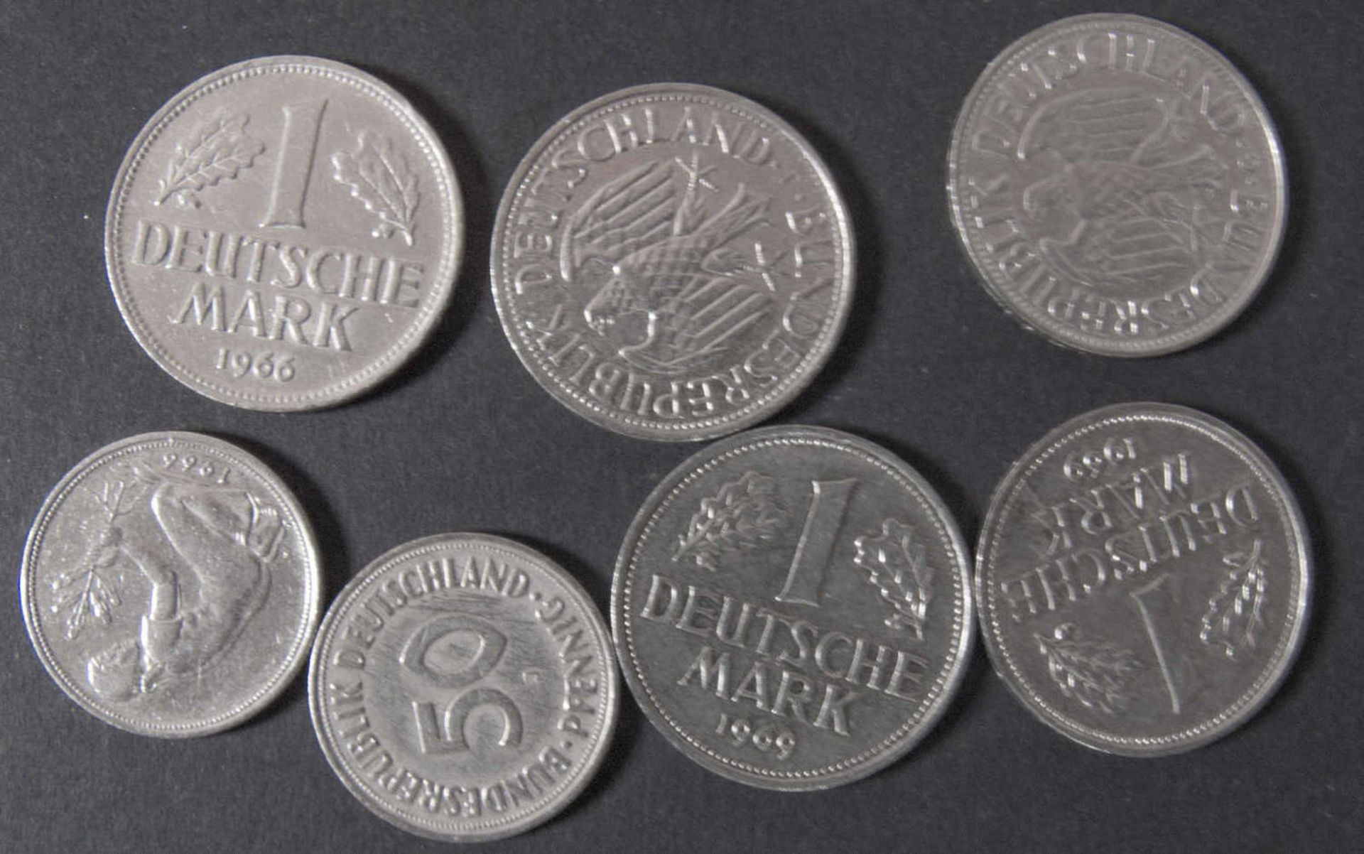 BRD 1950/66, Lot 1.- DM - Münzen: 1963 G, 196 F, 1968 F, 1969 D+J. Dazu 2 x 50 Pfennig - Münzen: