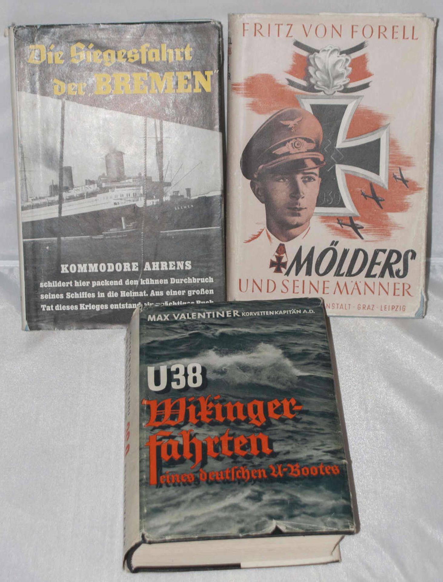 Lot Bücher zum Thema 2. Weltkrieg, dabei 1. "Die Siegesfahrt der Bremen", 2. "U38 Wikinger Fahrten",