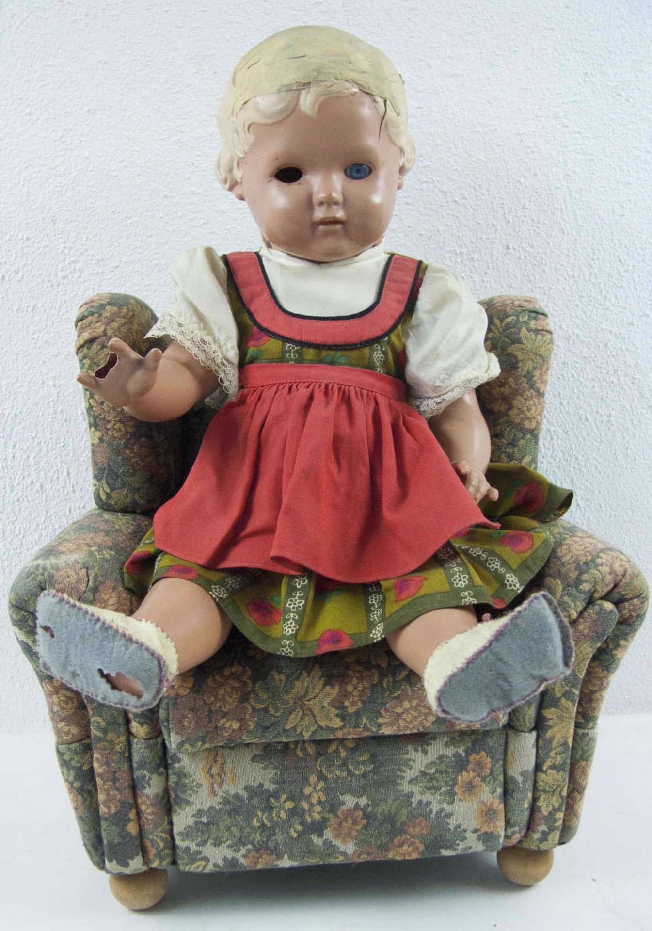 Schildkröt -Puppe auf Stoff - Sessel. Puppe als Ersatzteilspender. Maße Sessel: ca 35 cm x ca. 30 cm