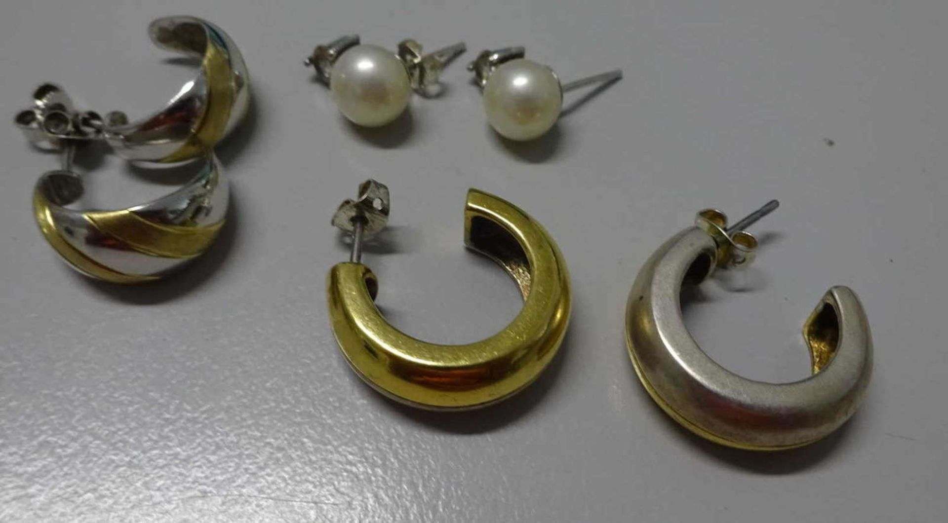 3 Paar Silberohrringe, verschiedene Modelle, Gewicht ca. 16,3 gr3 pairs of silver earrings,