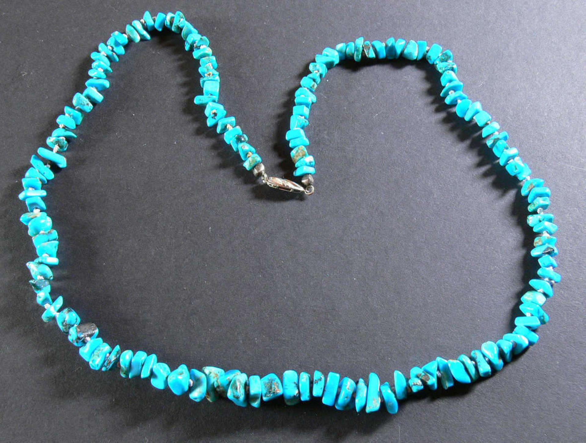 Türkis - Kette mit Silber - Verschluss. Silber 800. Länge: ca. 60 cm.Turquoise - necklace with