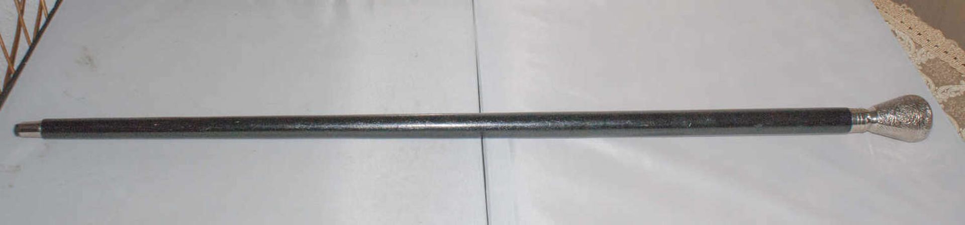 Edler Gehstock, Knauf versilbert, Höhe ca. 92,5 cmNoble walking stick, knob silvered, height about