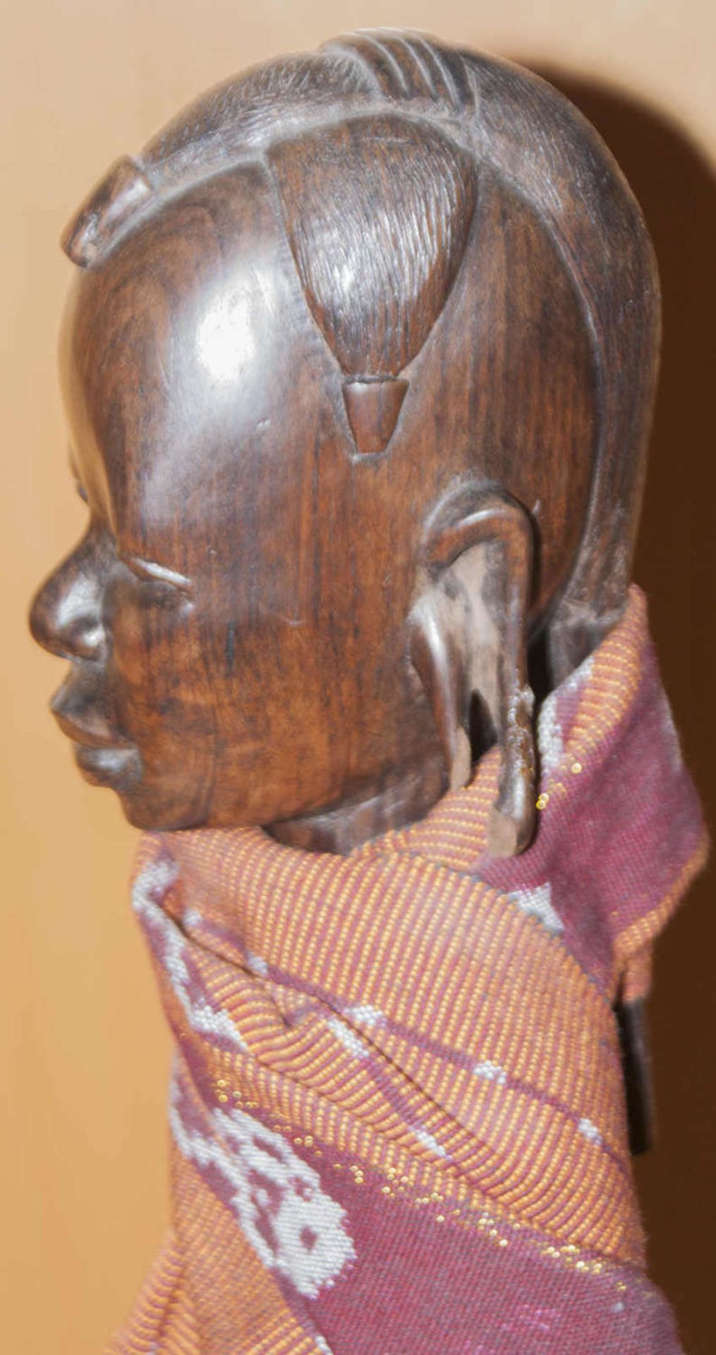 Afrikanische Holzfigur. Aufwendig geschnitzt. Höhe ca. 81 cm. Bitte besichtigenAfrican wooden - Bild 2 aus 3