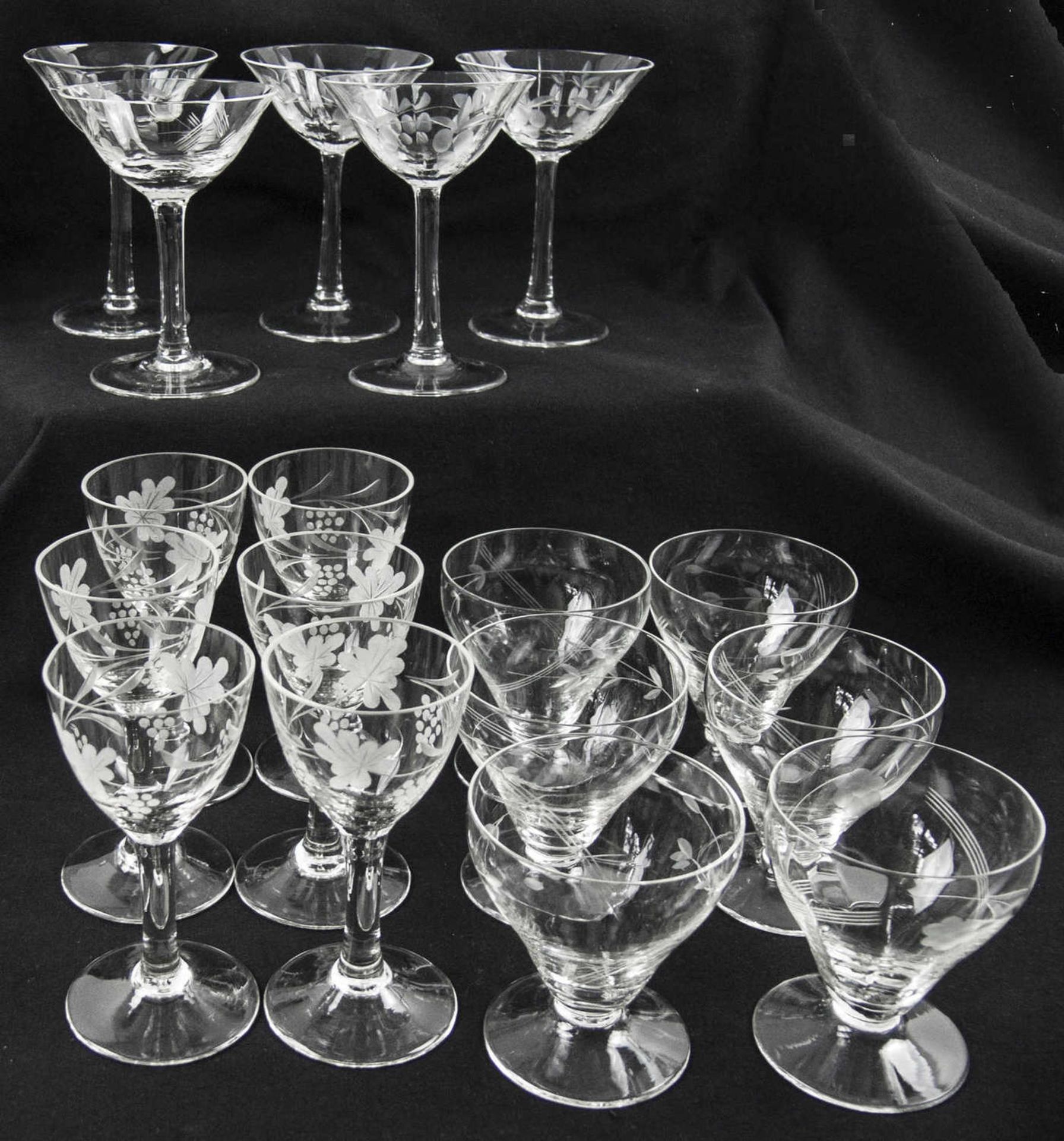 Glas - Konvolut, überwiegend 60er Jahre, bestehend aus: Likör-, Wein-, Sekt-, Wasser- und - Bild 2 aus 2