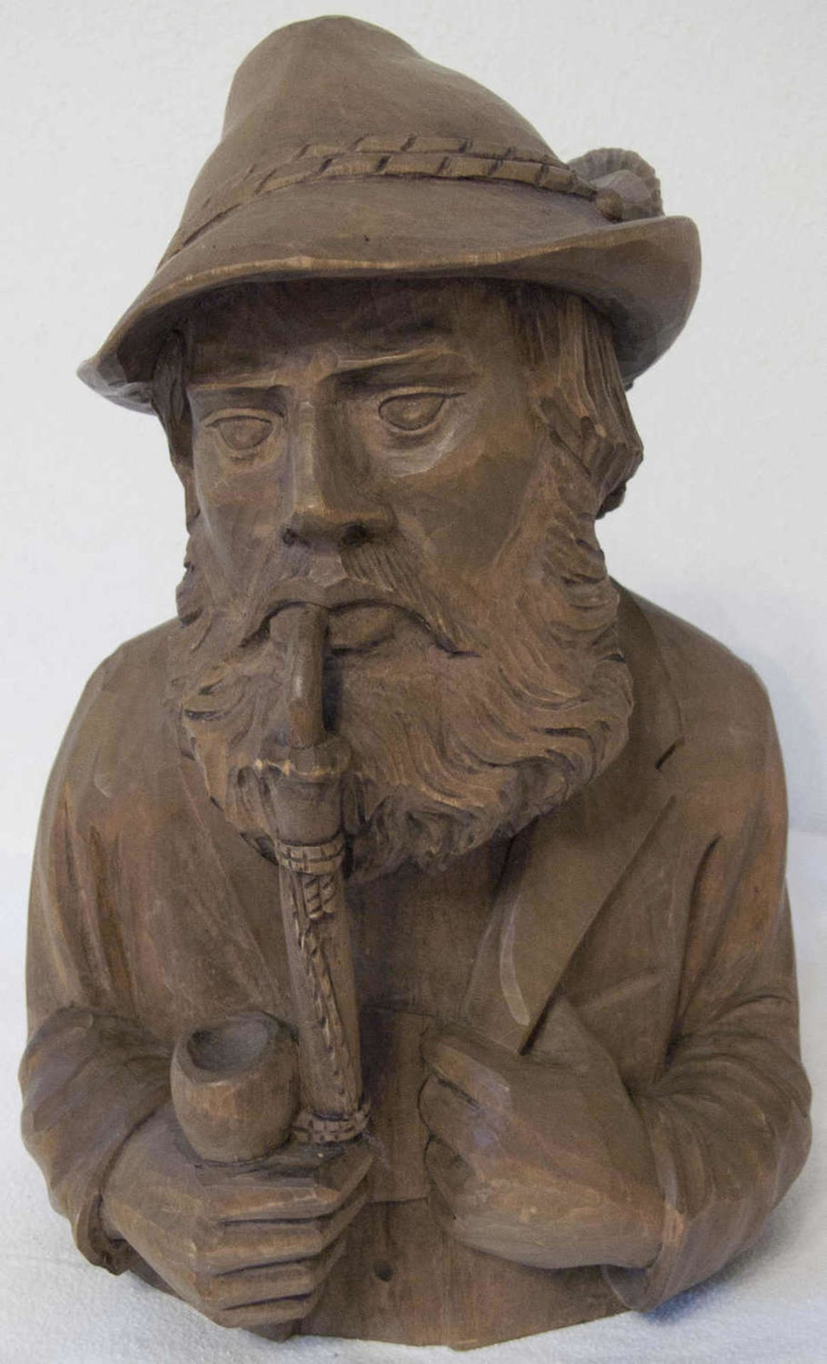 Holz - Skulptur "Büste eines Pfeiffen - Rauchers". Massiv - Holz, handgeschnitzt. Höhe: ca. 32 cm.