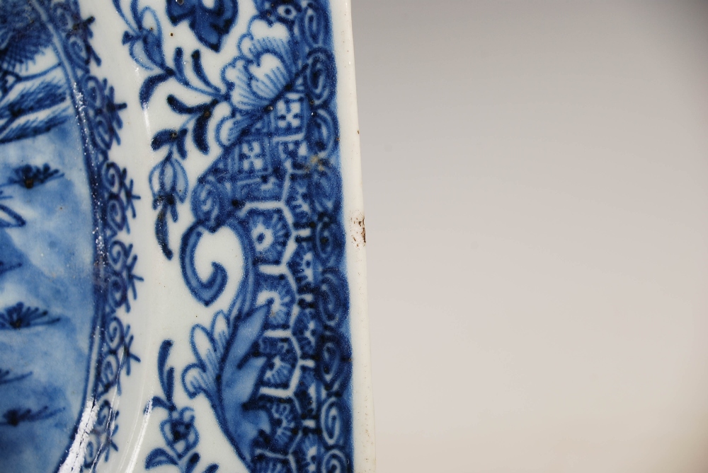 A Chinese porcelain blue and white octagonal shaped meat plate, Qing Dynasty, decorated with - Image 6 of 6