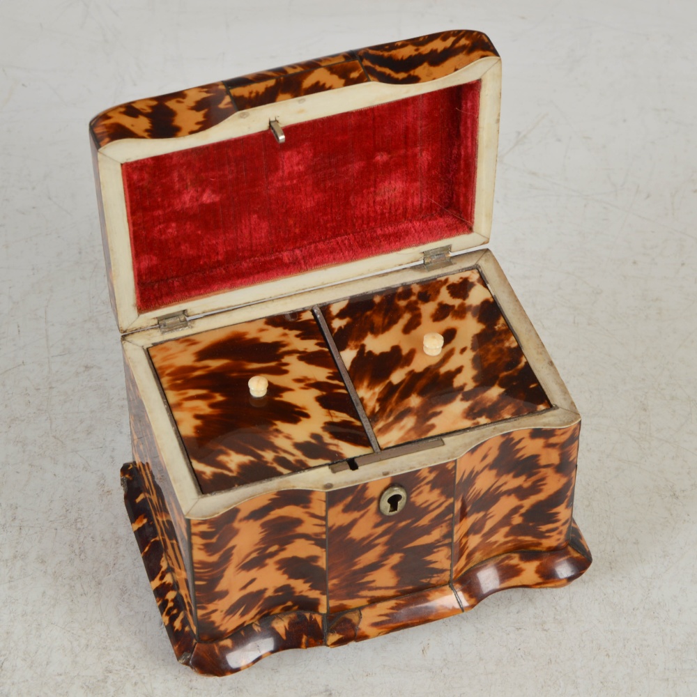 A 19th century tortoiseshell tea caddy, the hinged cover centred with a white metal oval initial - Image 7 of 10