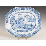 A Chinese porcelain blue and white octagonal shaped meat plate, Qing Dynasty, decorated with urn