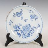 A Chinese porcelain blue and white dish, Qing Dynasty, decorated with scattered foliate sprays