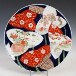 A Japanese Imari porcelain charger, late 19th/early 20th century, decorated with leaf shaped