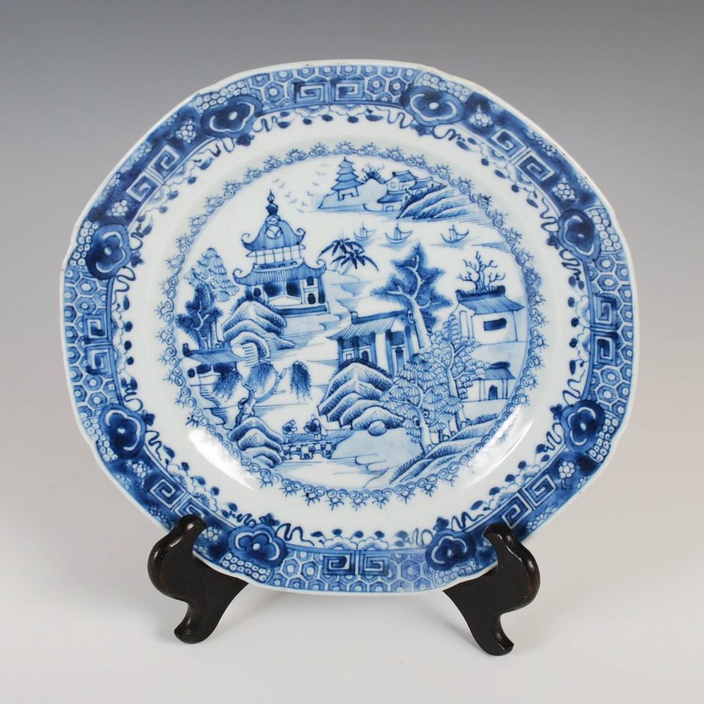 Six assorted Chinese porcelain blue and white octagonal shaped plates, Qing Dynasty, similarly - Image 4 of 8