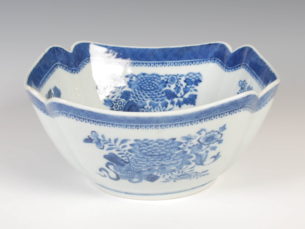 A Chinese porcelain blue and white Fitzhugh pattern bowl, Qing Dynasty, 25cm diameter x 11.5cm - Image 4 of 7