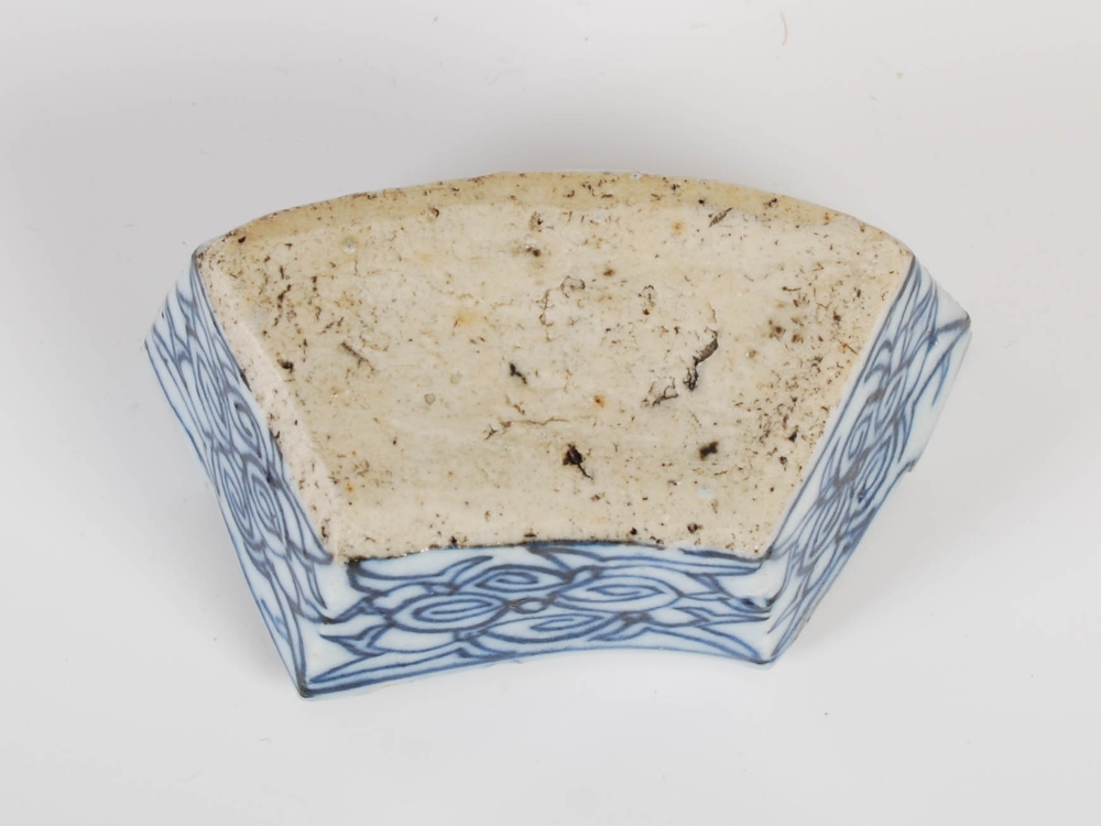 A Chinese porcelain crescent shaped brush washer, Qing Dynasty, 8cm wide x 3.5cm high x 4.5cm deep. - Image 4 of 7
