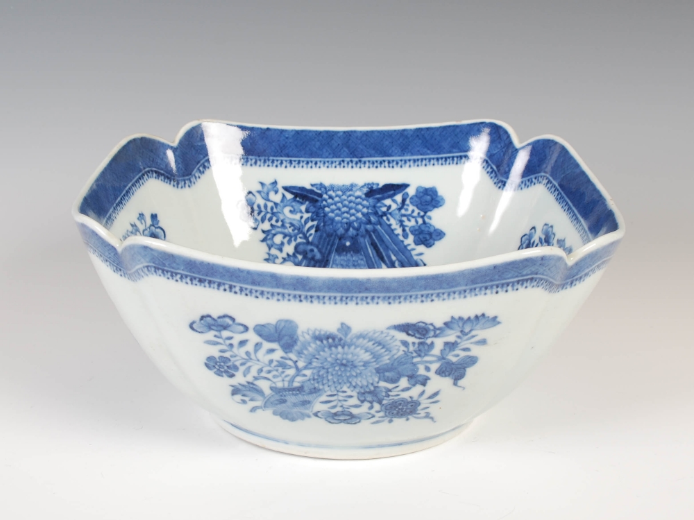 A Chinese porcelain blue and white Fitzhugh pattern bowl, Qing Dynasty, 25cm diameter x 11.5cm