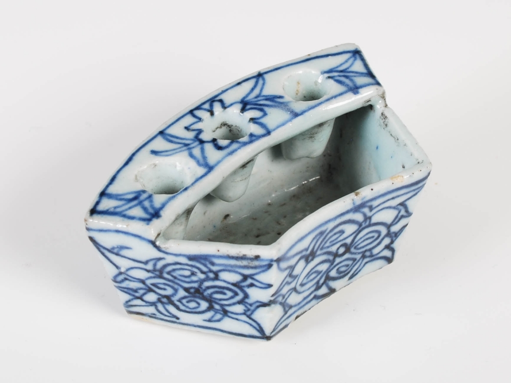 A Chinese porcelain crescent shaped brush washer, Qing Dynasty, 8cm wide x 3.5cm high x 4.5cm deep. - Image 2 of 7