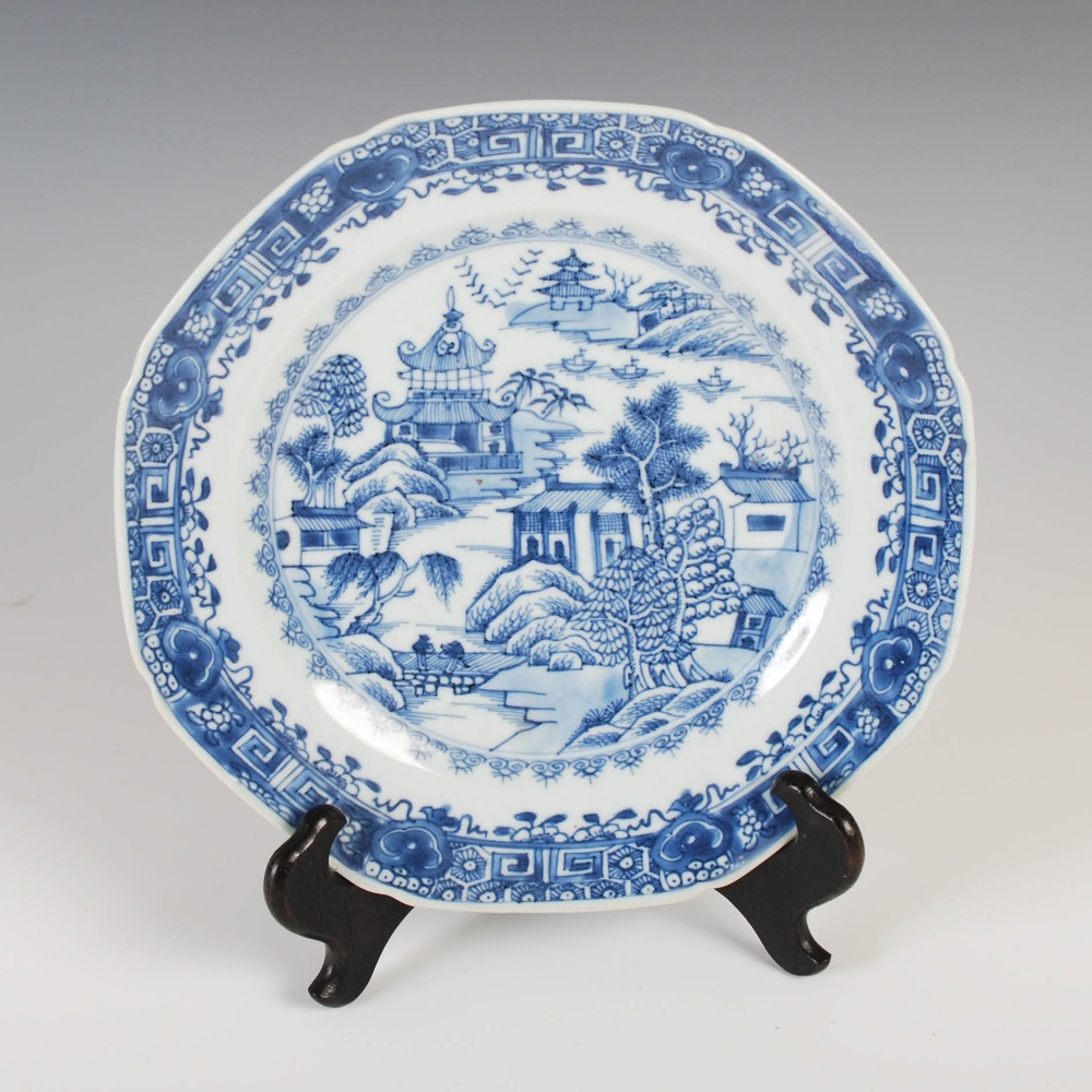 Six assorted Chinese porcelain blue and white octagonal shaped plates, Qing Dynasty, similarly - Image 7 of 8