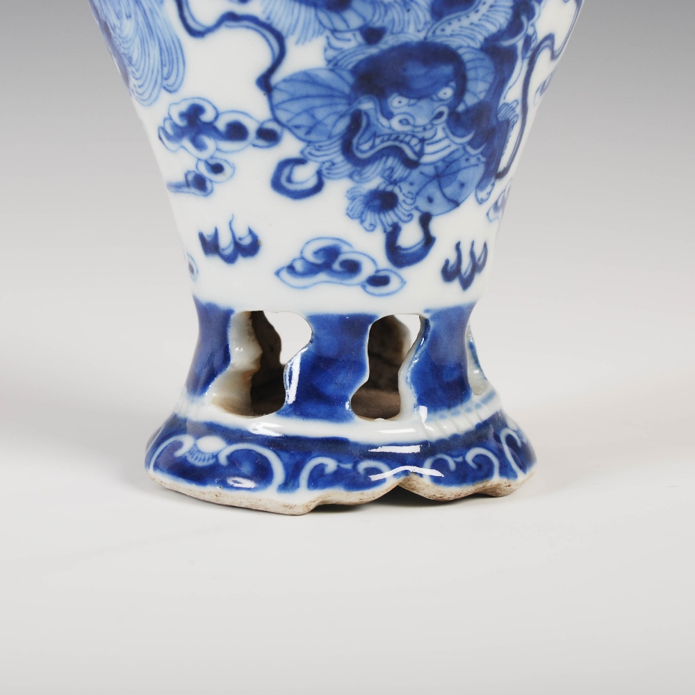 A Chinese porcelain blue and white incense burner stand, late 19th/ early 20th century, decorated - Image 7 of 9