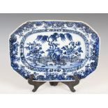 A Chinese blue and white porcelain octagonal shaped meat plate, Qing Dynasty, decorated with