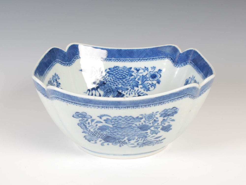 A Chinese porcelain blue and white Fitzhugh pattern bowl, Qing Dynasty, 25cm diameter x 11.5cm - Image 2 of 7