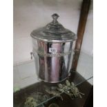 Coal bucket with lid