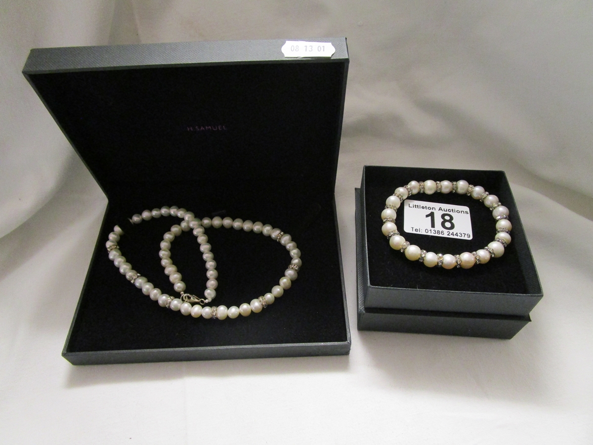 Pearl necklace and bracelet