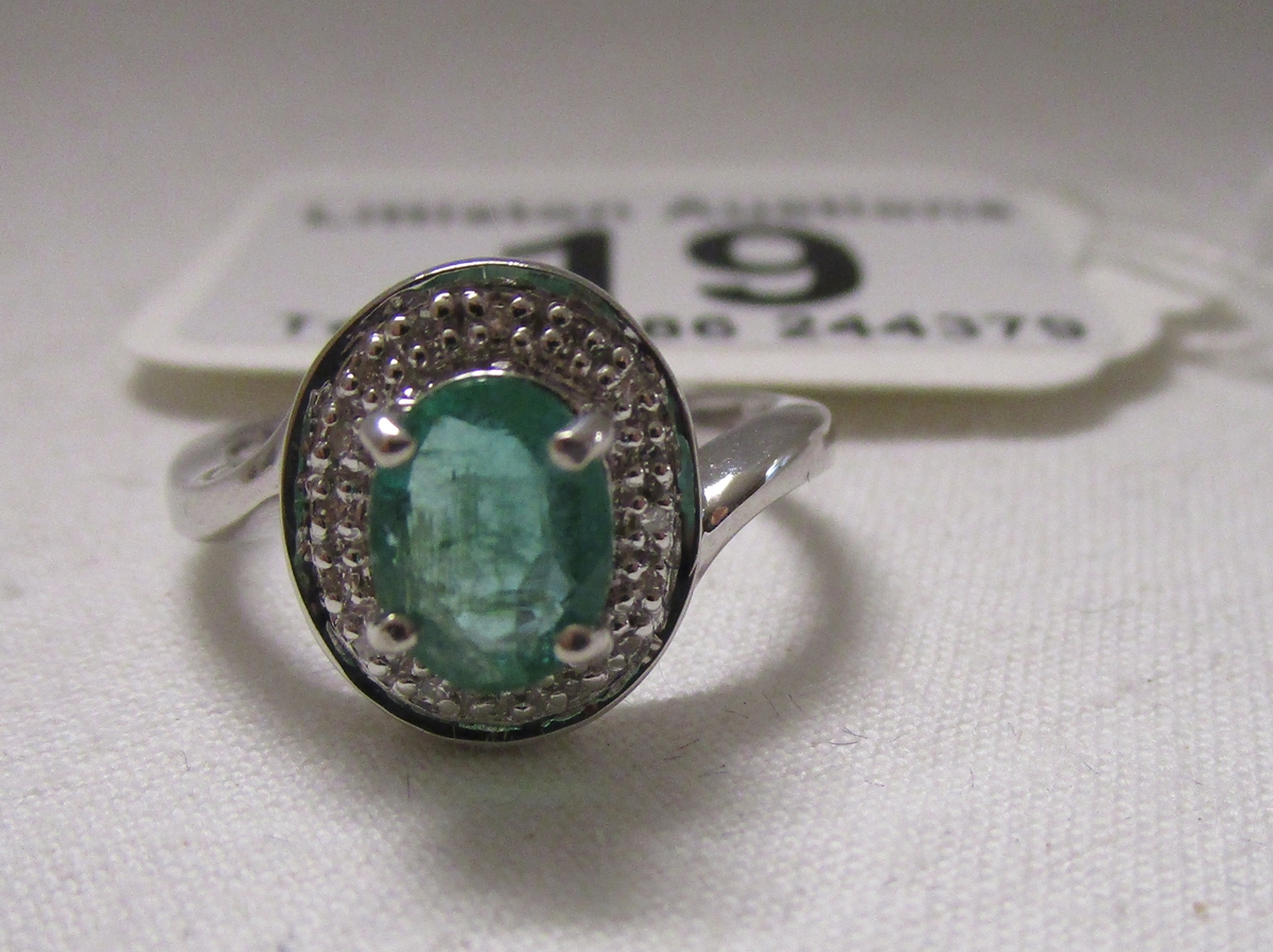 18ct white gold emerald & diamond ring