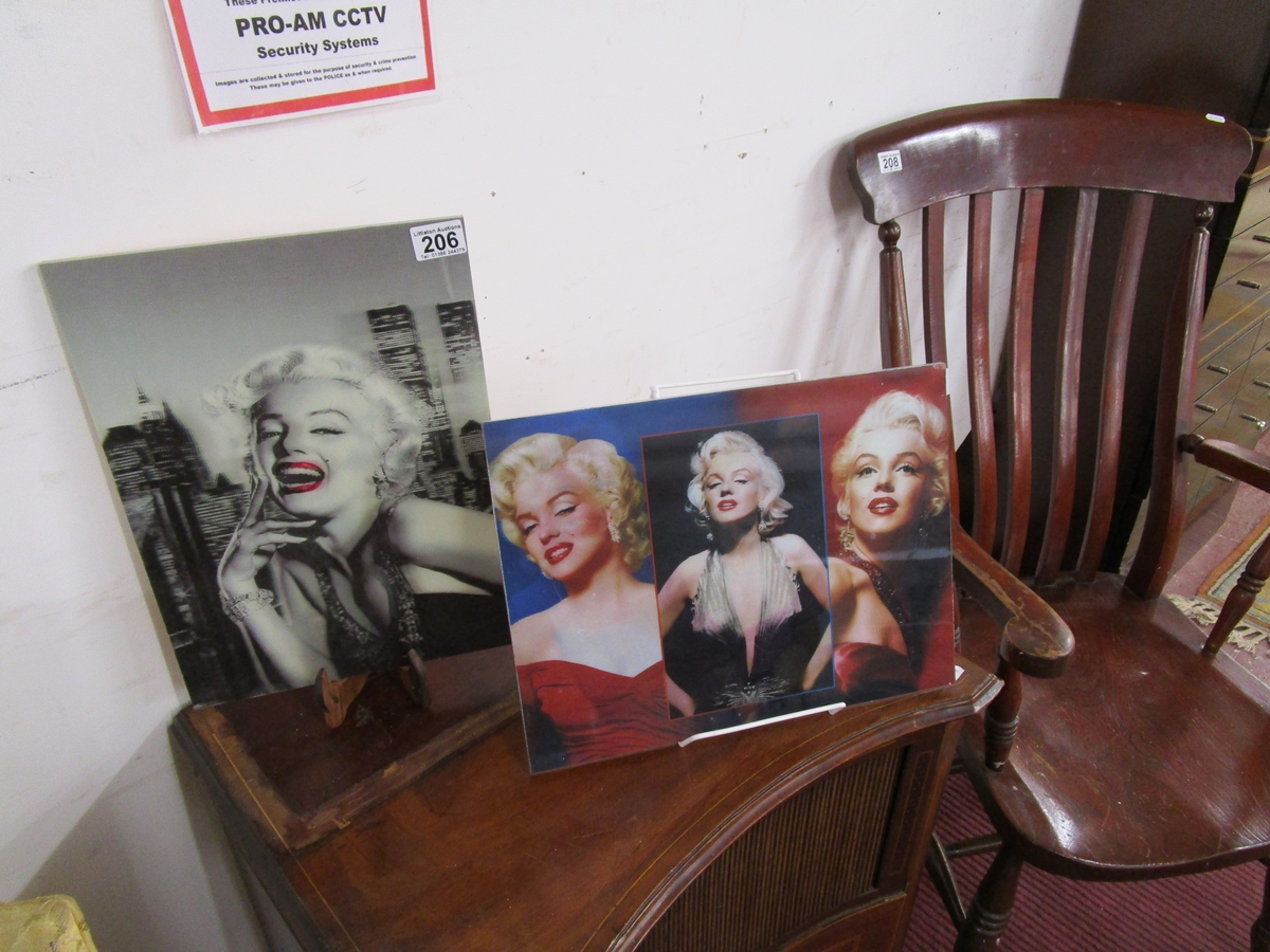 2 Marilyn Munroe hologram pictures